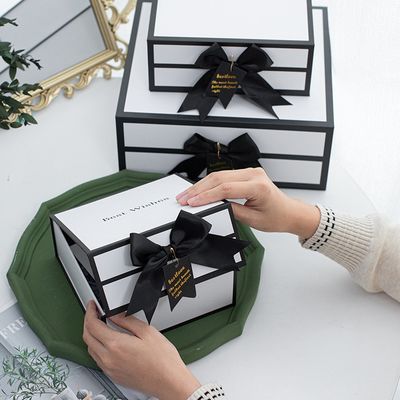 Rigid White Magnetic Cardboard Gift Boxes With Black Rim And Ribbon Bow